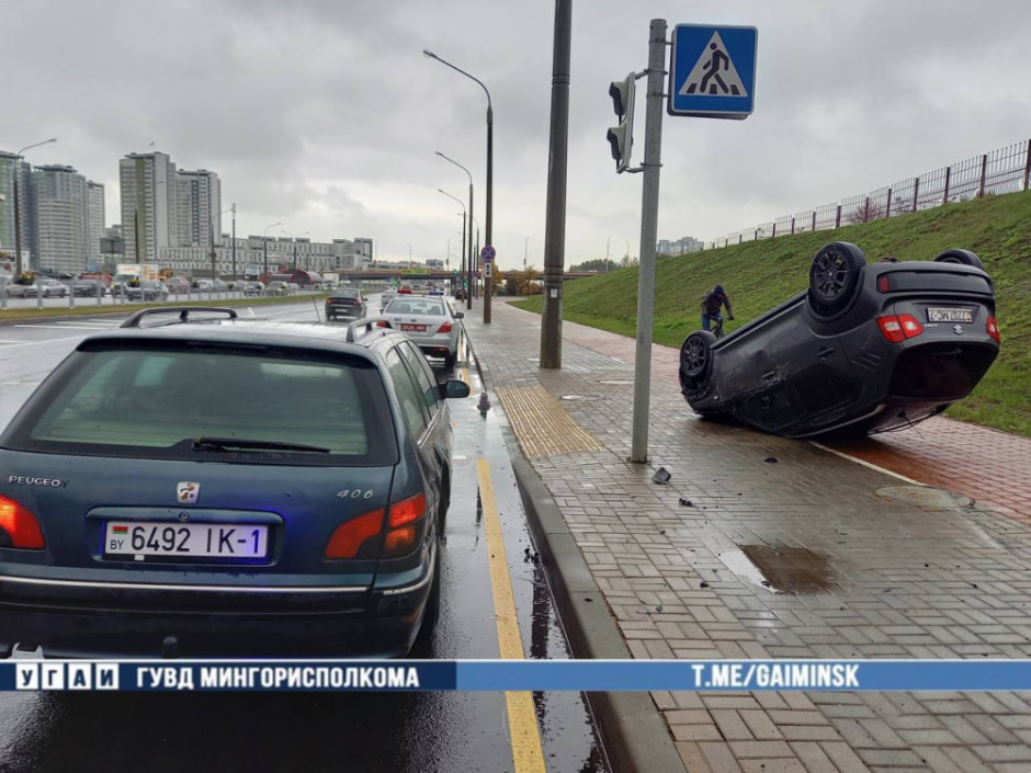 На улице Домашевской перевернулся Suzuki (4).jpg На улице Домашевской перевернулся Suzuki (4).jpg