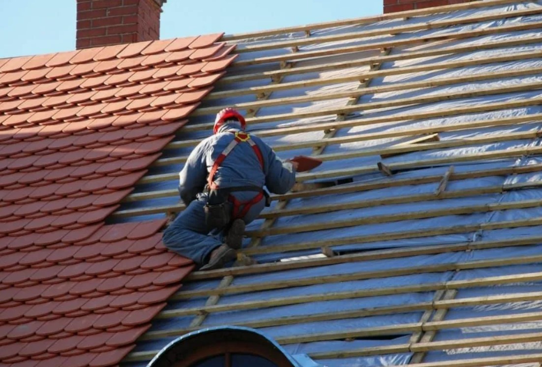 работа. кровельщик