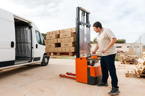 штабелер для склада в Минске.webp