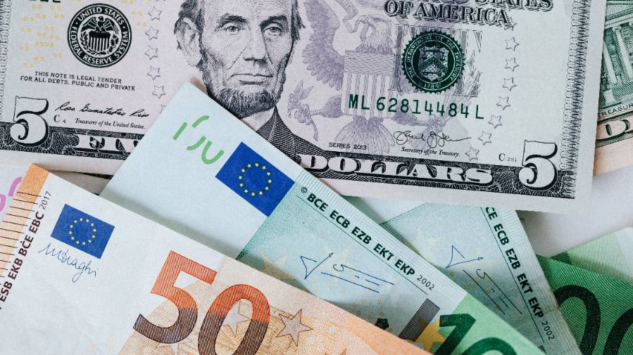 Доллар дорожает. Каким еще валютам уступил рубль? Курсы на 6 ноября ...