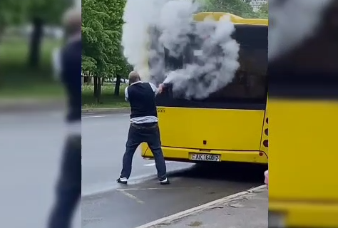 Два пассажирских автобуса задымились сегодня в Минске.PNG