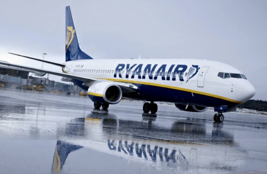 Лоукостер Ryanair. Райанэйр самолеты. Руанаир авиакомпания. Ryanair a320.