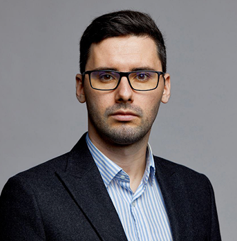 Максим<br> Белов