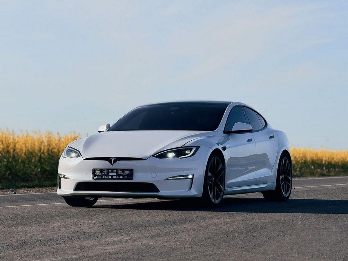 3-Tesla Model S Plaid.jpg