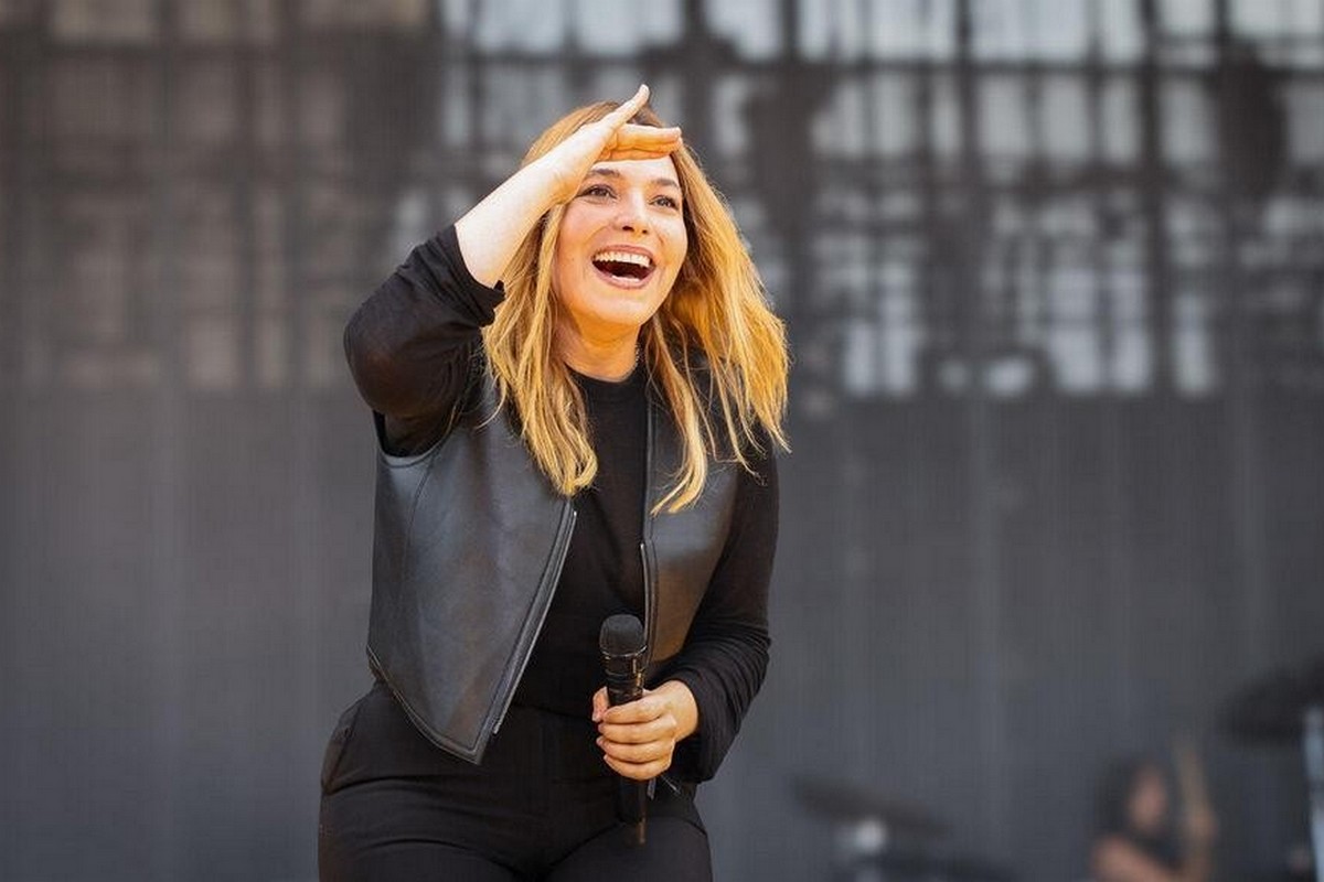 5-Певица Santa.jpg