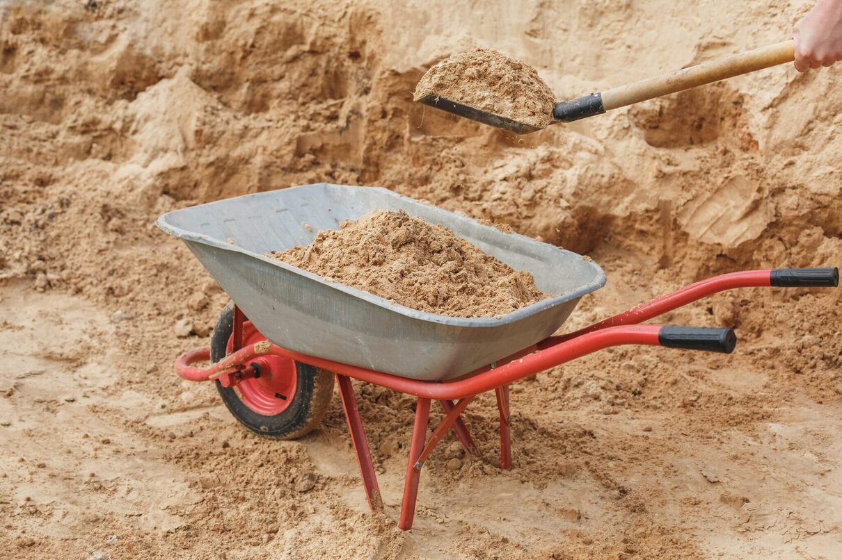 песок в тачке