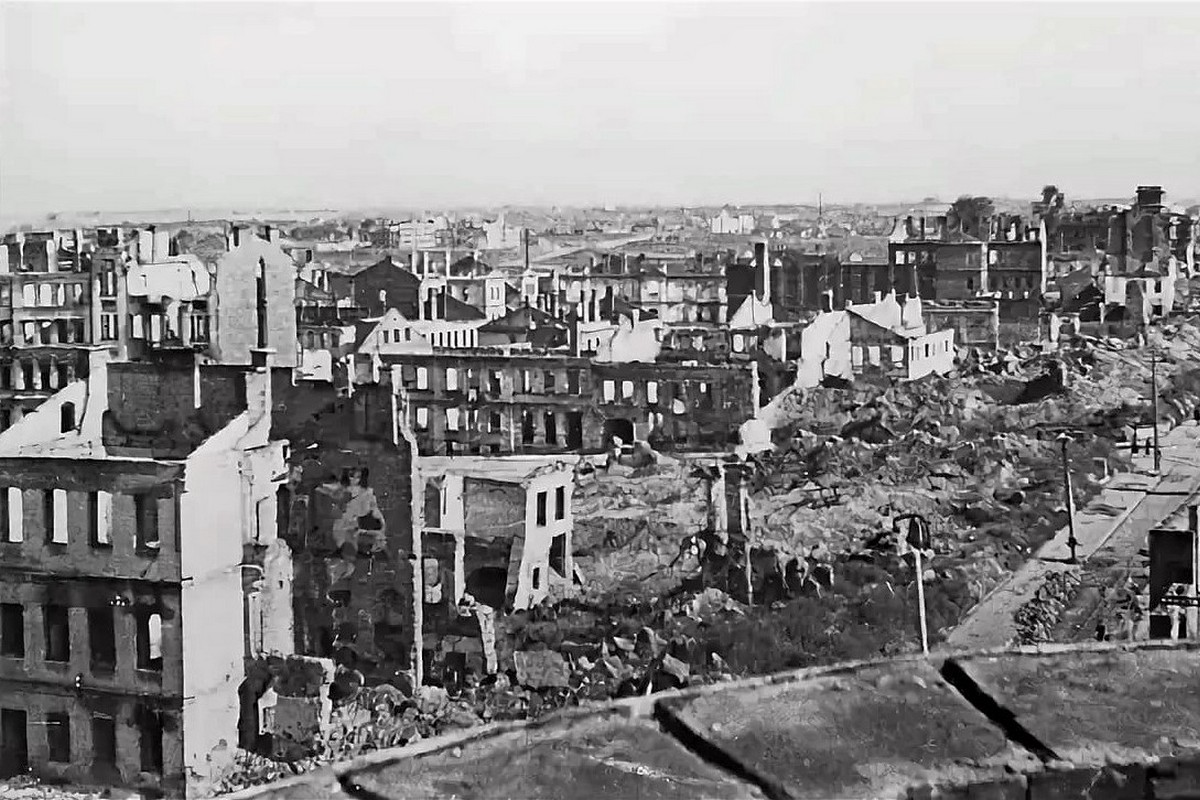 14-Руины Минска после освобождения в 1944-м.jpg