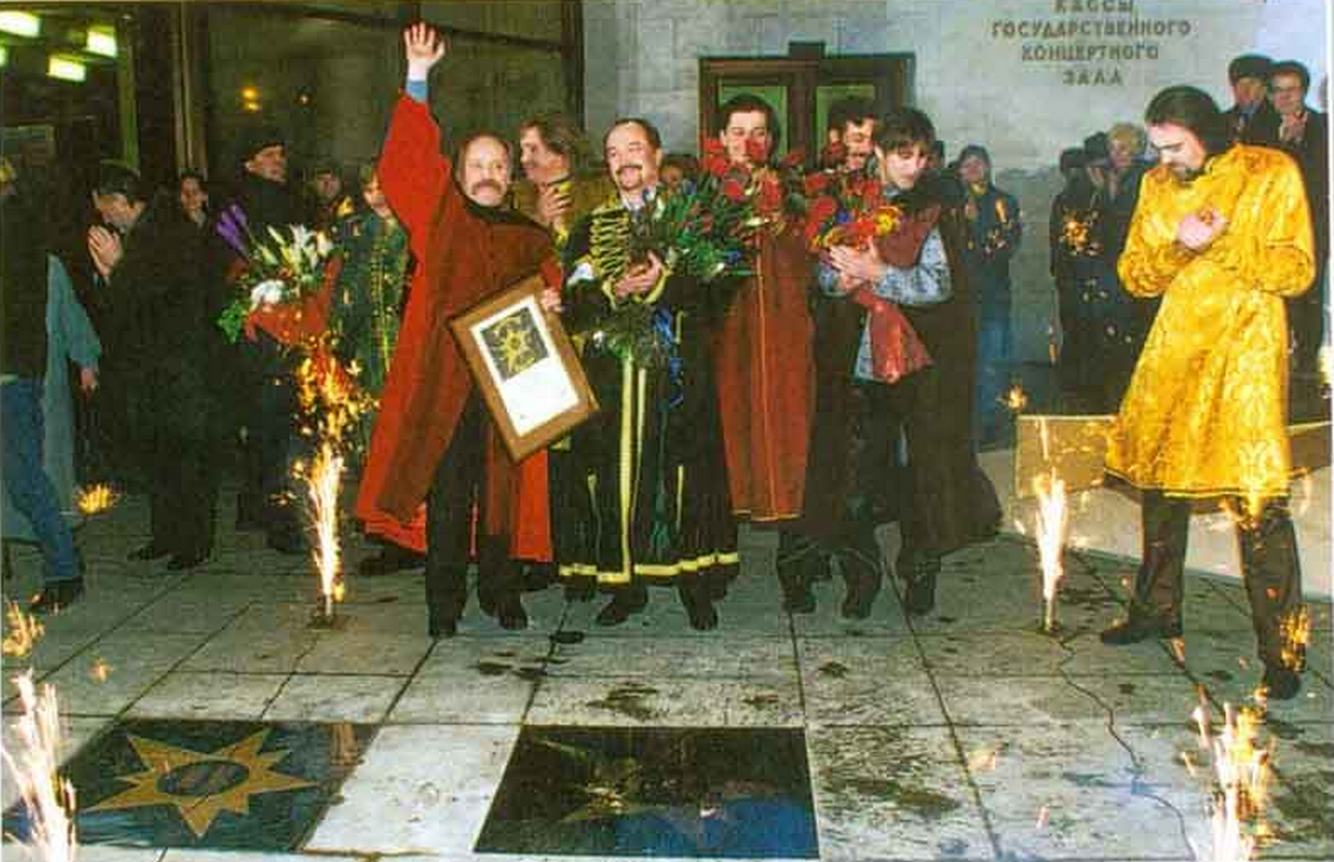 12-Закладка звезды Песняров в Москве.png