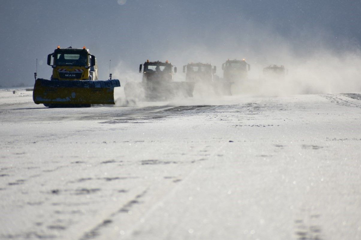 Аэропорт Минск, уборка снега