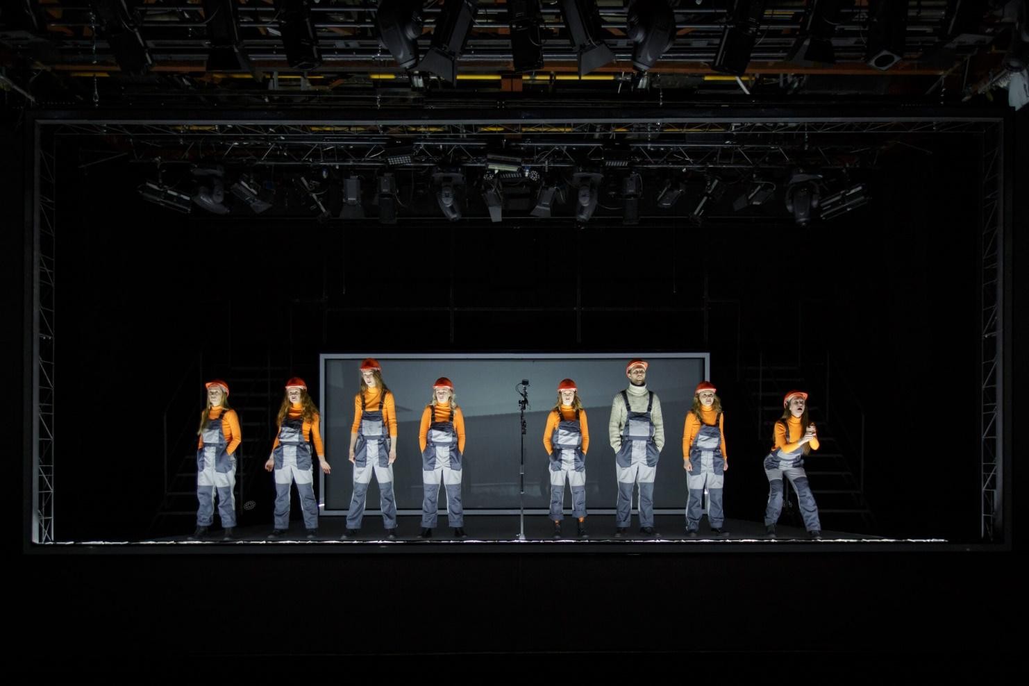 10-Спектакль Май хомлэнд.jpg