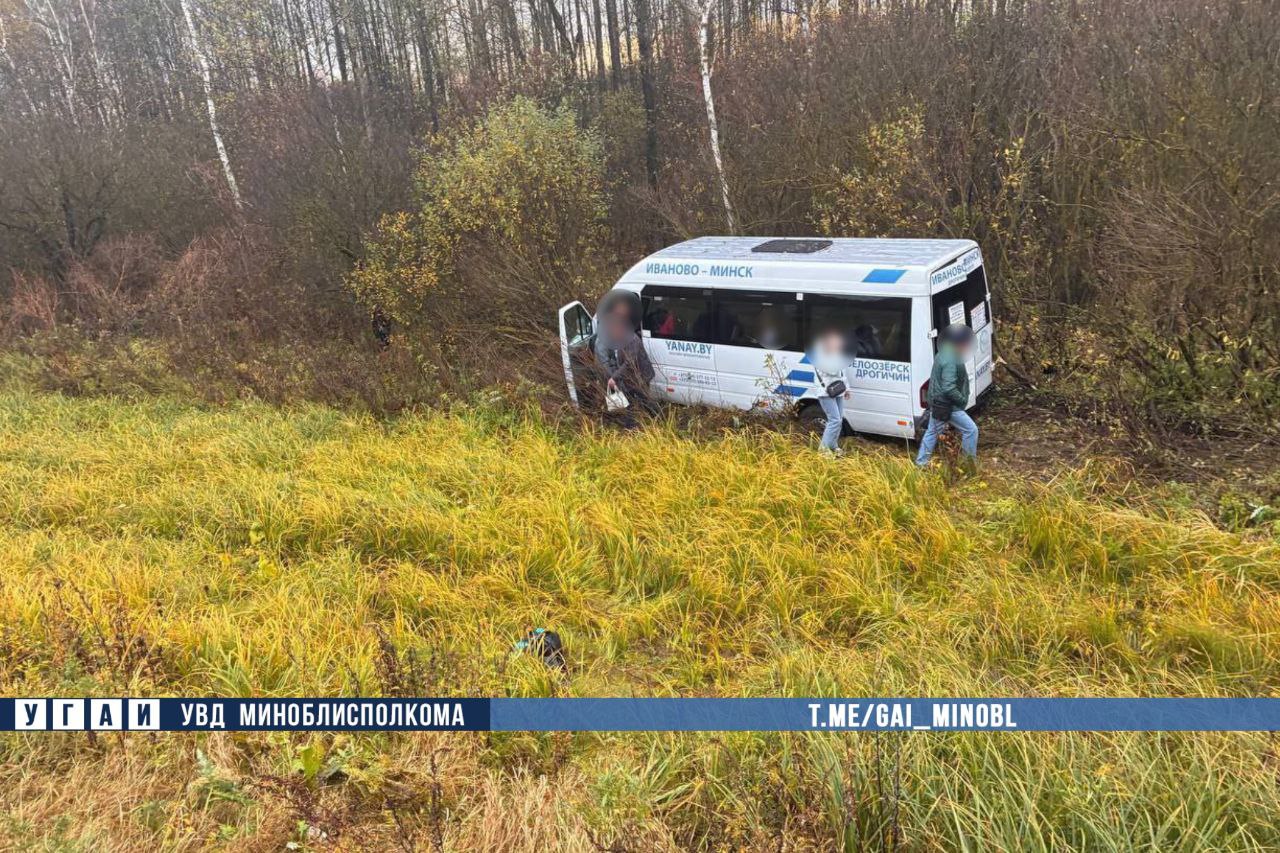 маршрутка в кювете.jpg