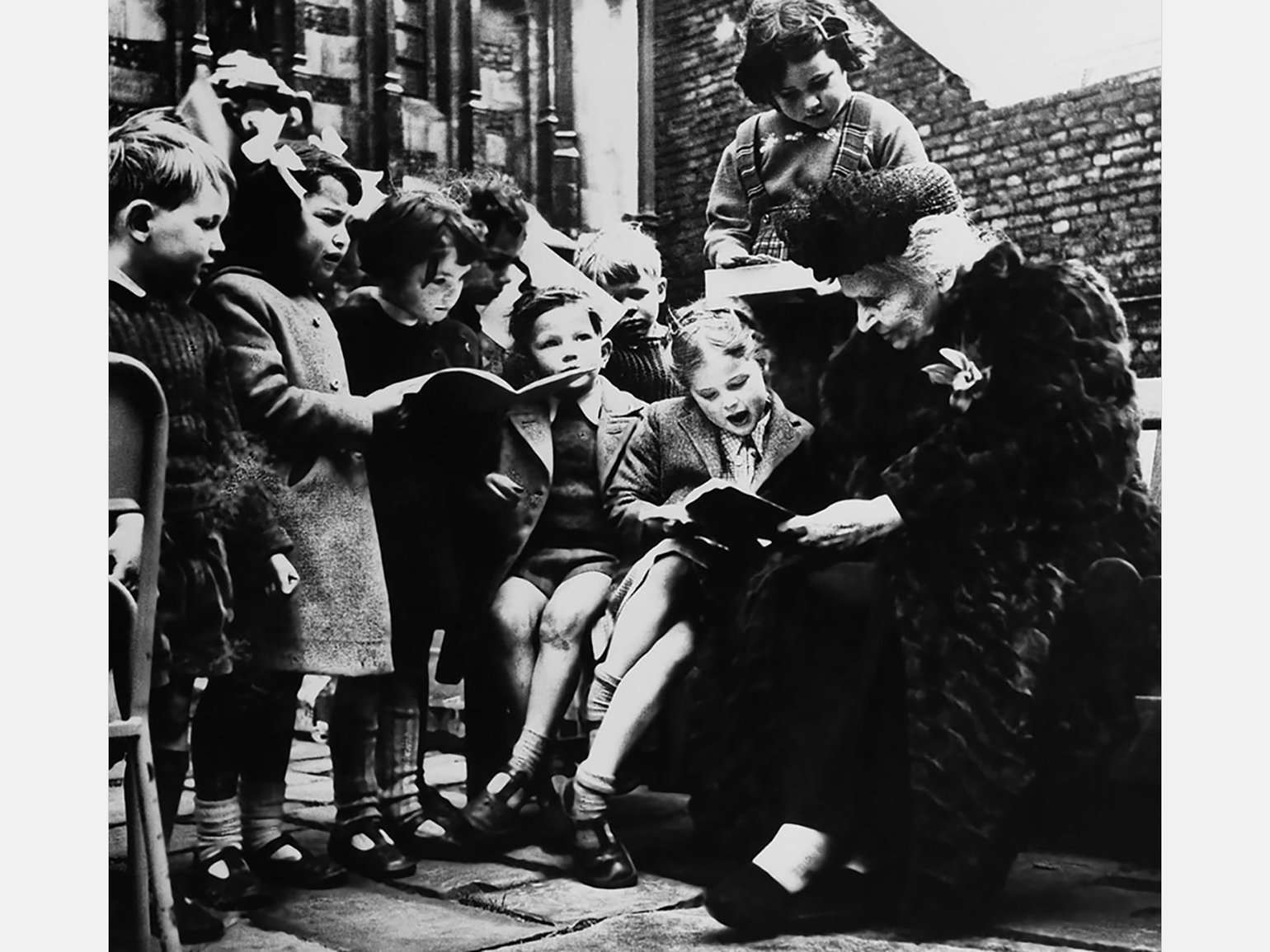 Мария Монтессори и дети Мария Монтессори и дети