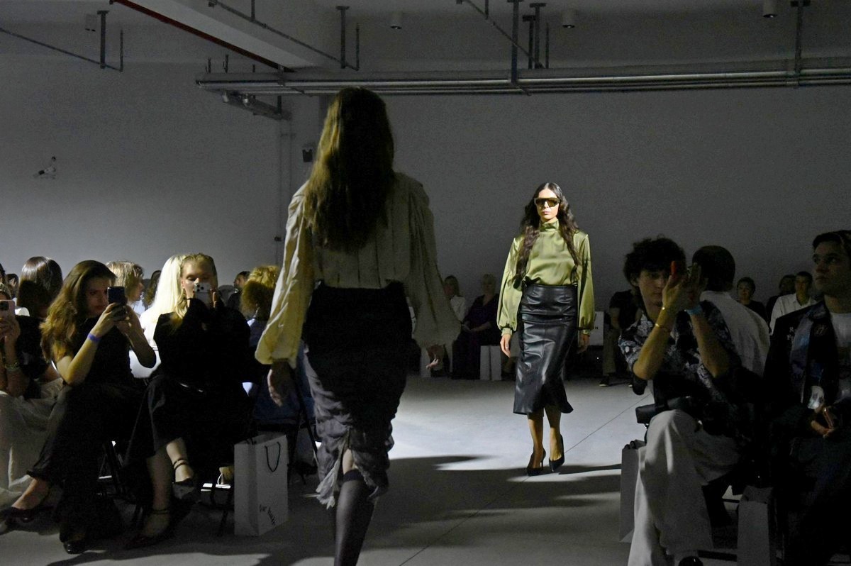 3-Образы совместного показа 15-ти дизайнеров FABRIKA.jpg
