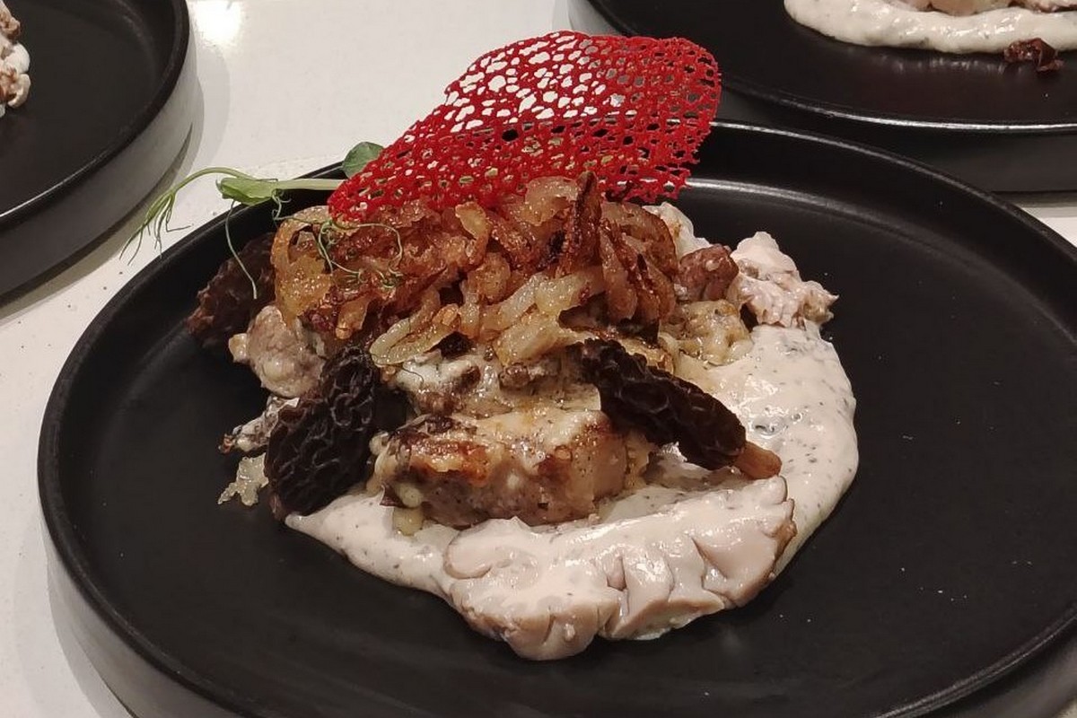 6-Свинина в сливочном соусе со сморчками и амаретками рецепт 1861 года.jpg