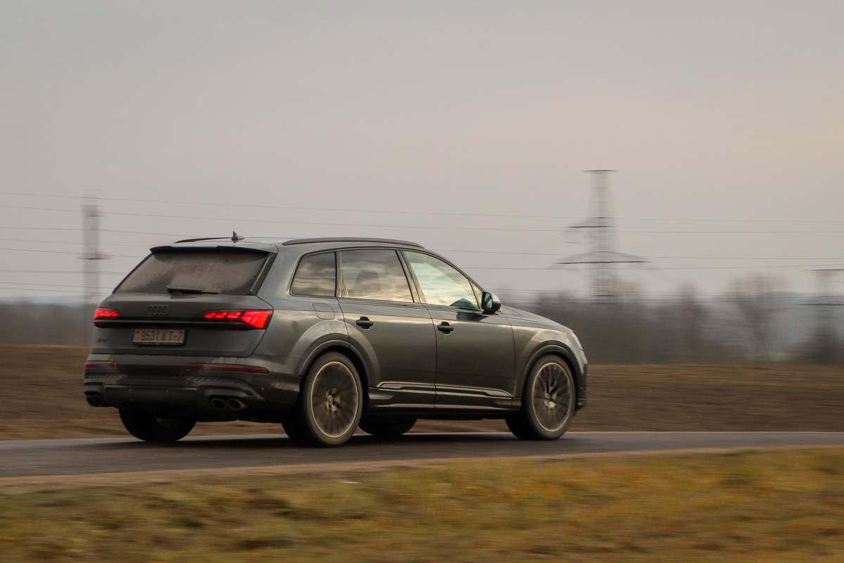 AudiSQ7_2.jpg