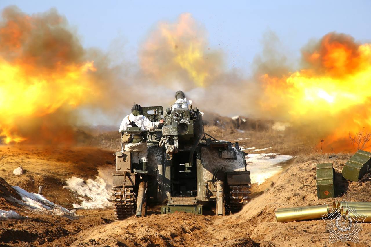 залпы артиллерии