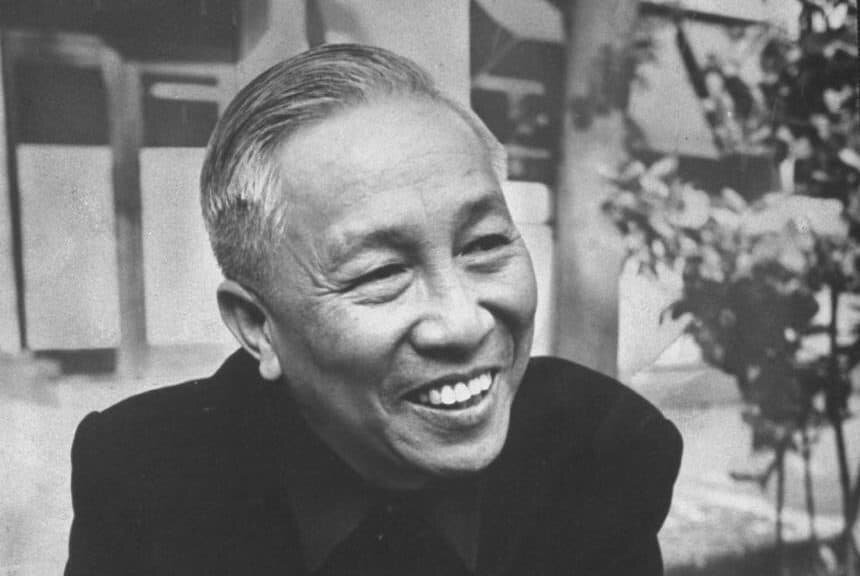 Фан Динь Кхай