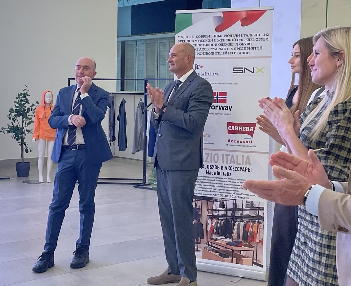 форум посольство.jpg