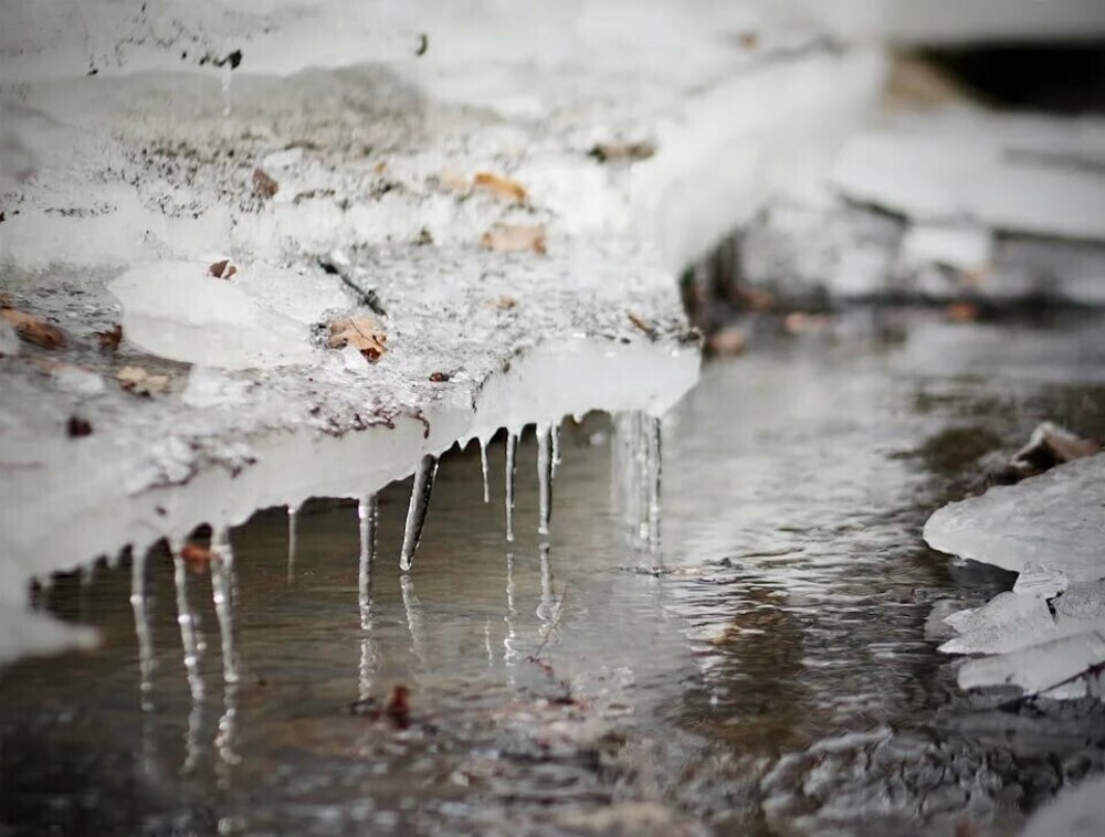снег тает при потеплении