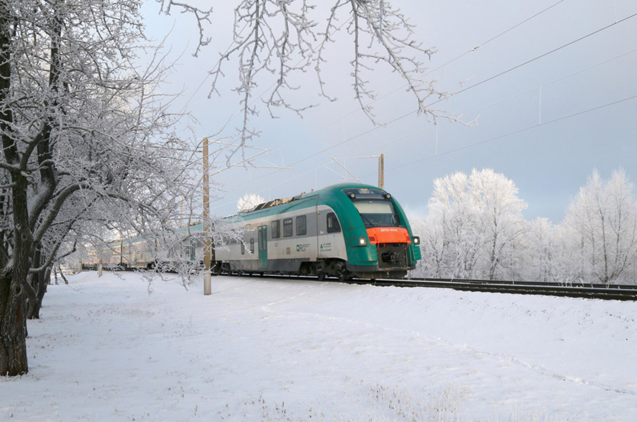 поезд зимой едет