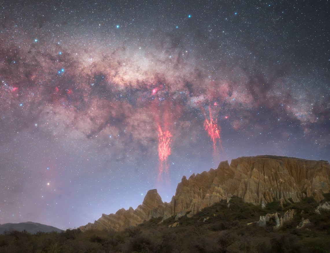 Красные молнии в Новой Зеландии