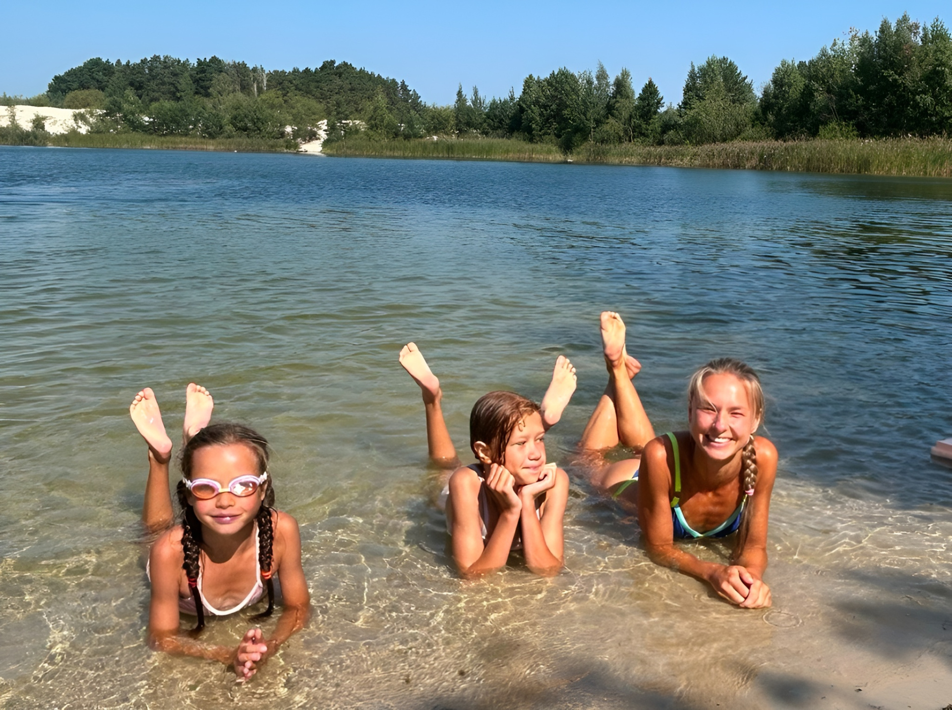 Семья на озере.jpg