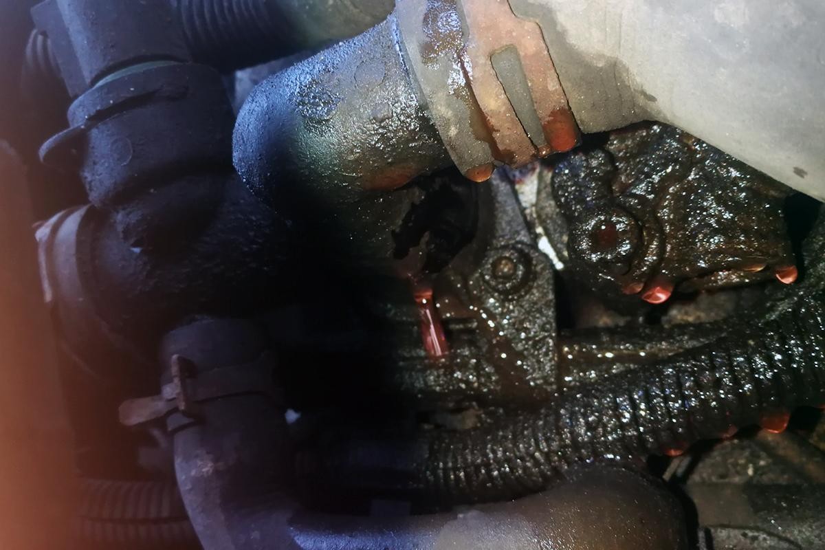 5-Так выглядит утечка антифриза.jpg