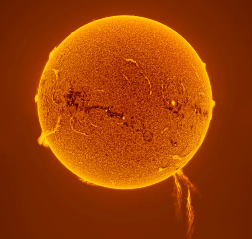 Извержение солнечного протуберанца