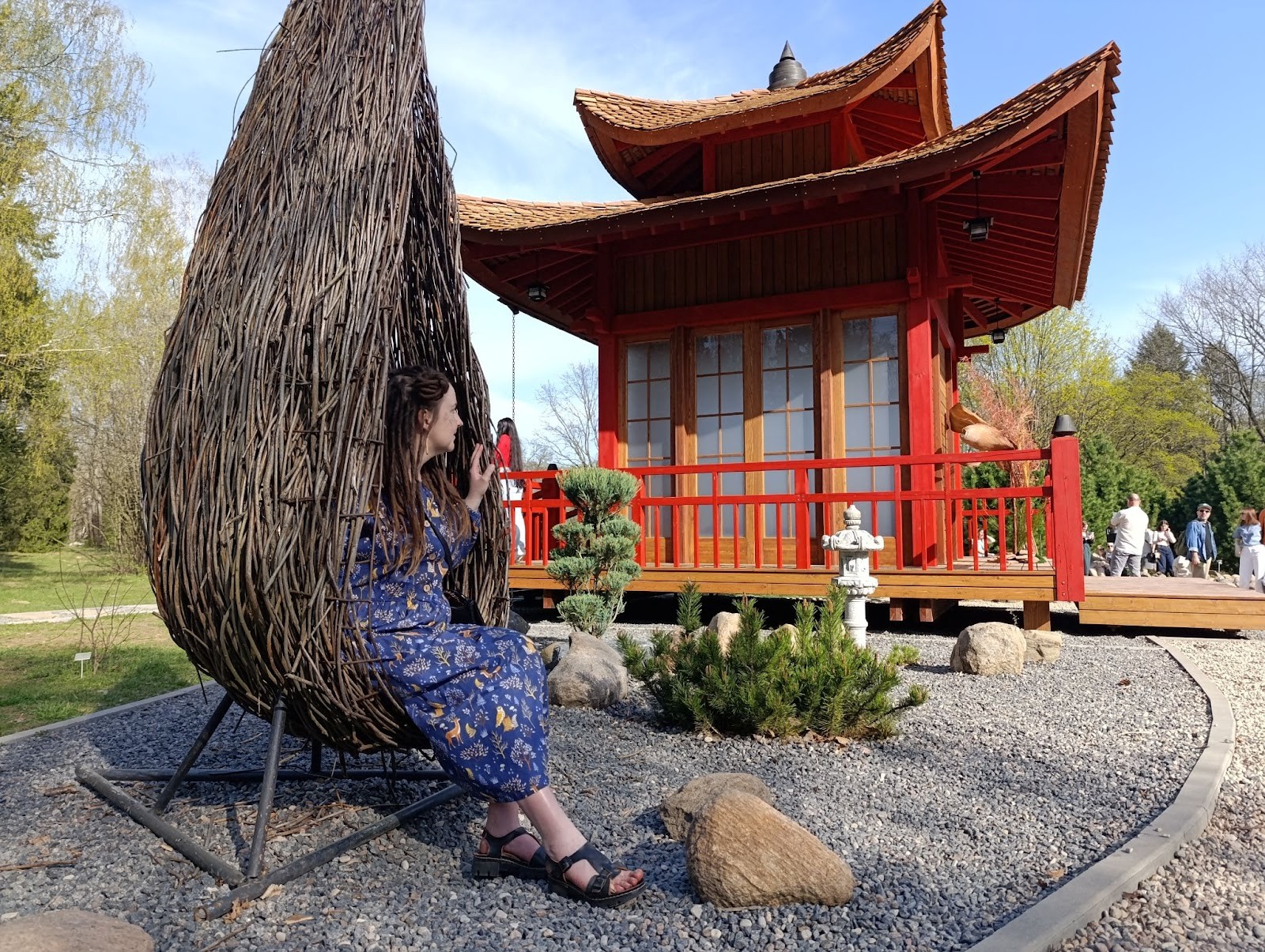 12-Скульптура проекта Эхо в Ботаническом саду Минска.jpg