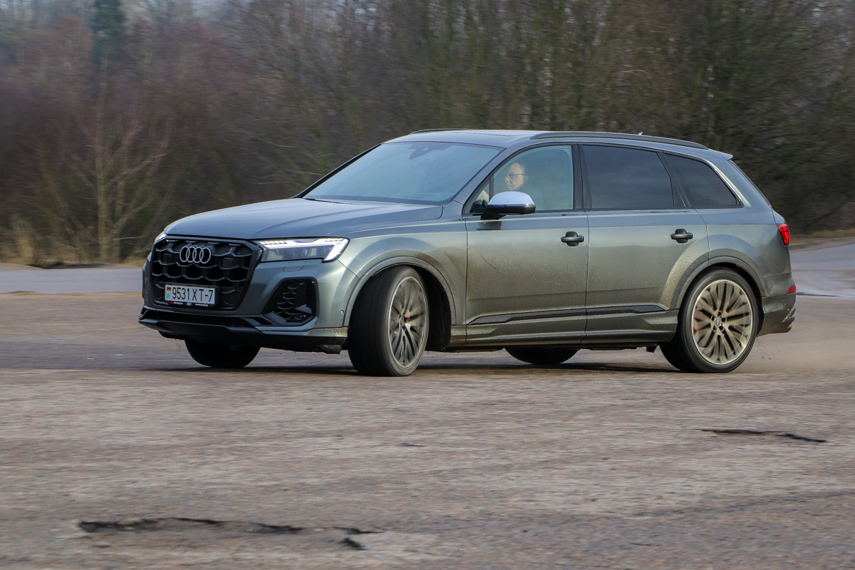 AudiSQ7_3.jpg