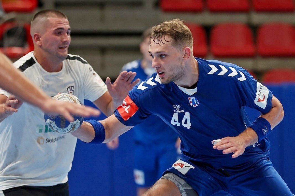 2-С мячом Игорь Белявский.jpg