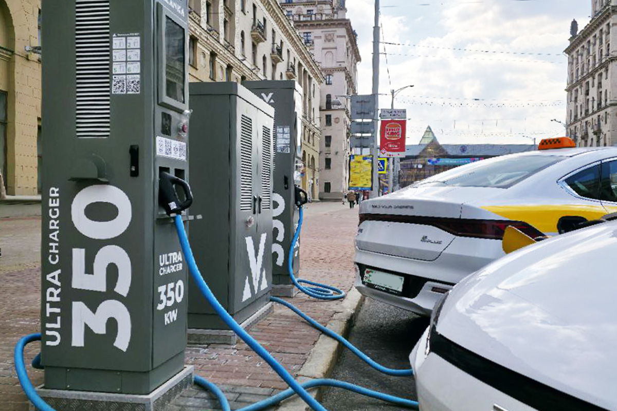 Супербыстрая зарядная станция мощностью 350 кВт в Минске