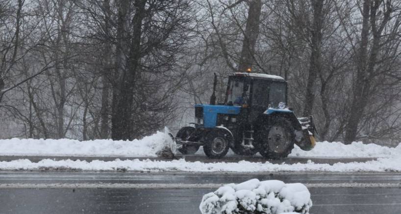 снегоуборочная техника ликвдирует последствия непогоды на Брестчине