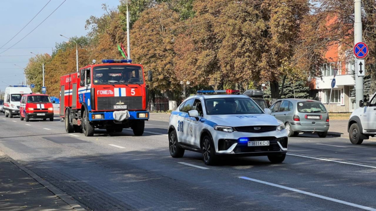 машина милиции и МЧС