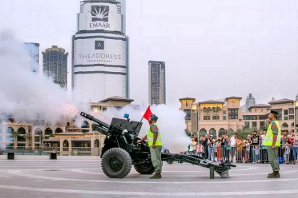 9-Пушечный залп в Дубае в Рамадан.jpg