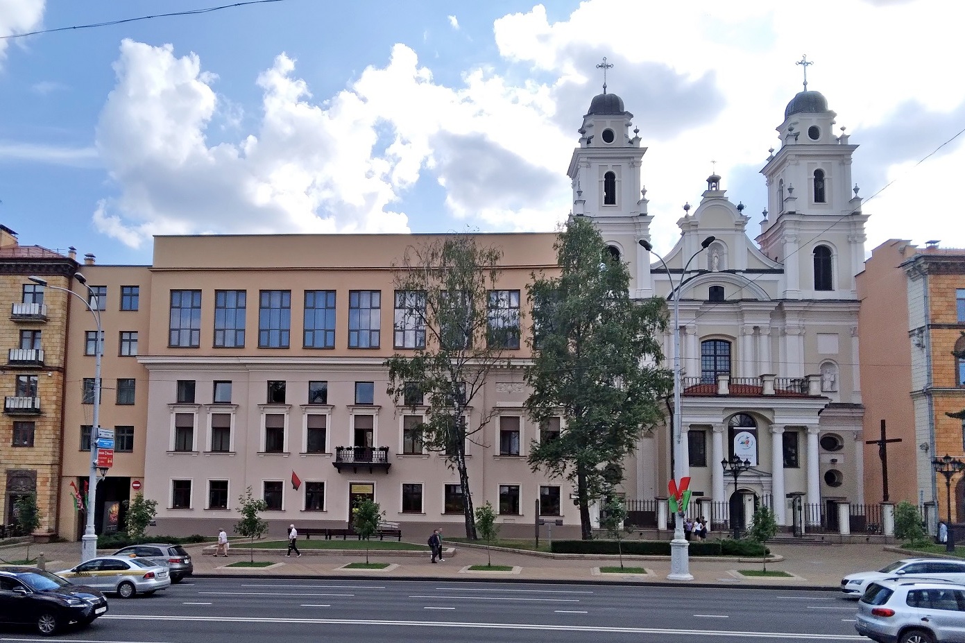 2-Пл. Свободы 7 - Республиканская гимназия-колледж при БГАМ пл. Свободы 9 Архикафедральный костел Пресвятой Девы Марии.jpg