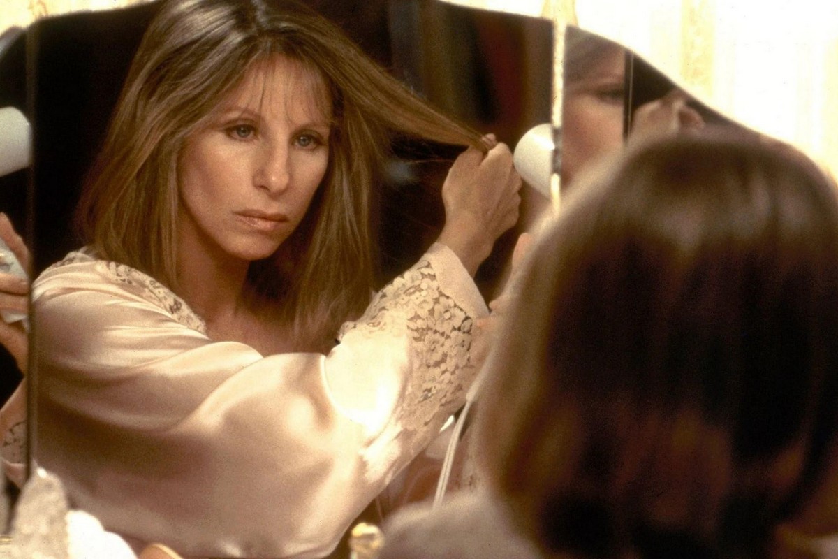 4-Выпадение волос у женщин и сладкая газировка кадр из фильма У зеркала два лица.jpg