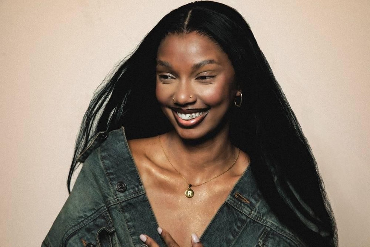 5-Певица Ronisia.jpg