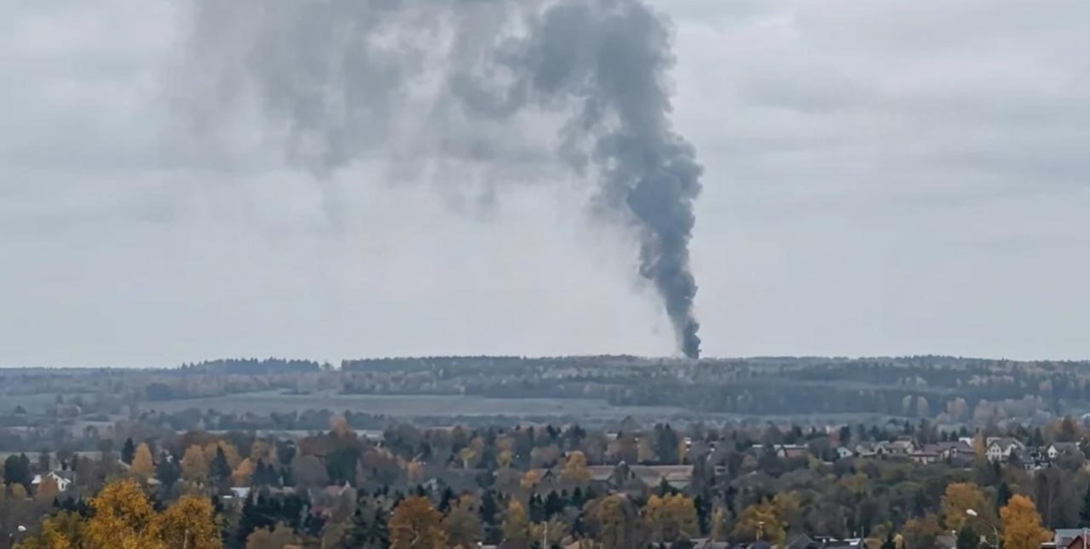 сгенерированное ИИ фото крушения самолета