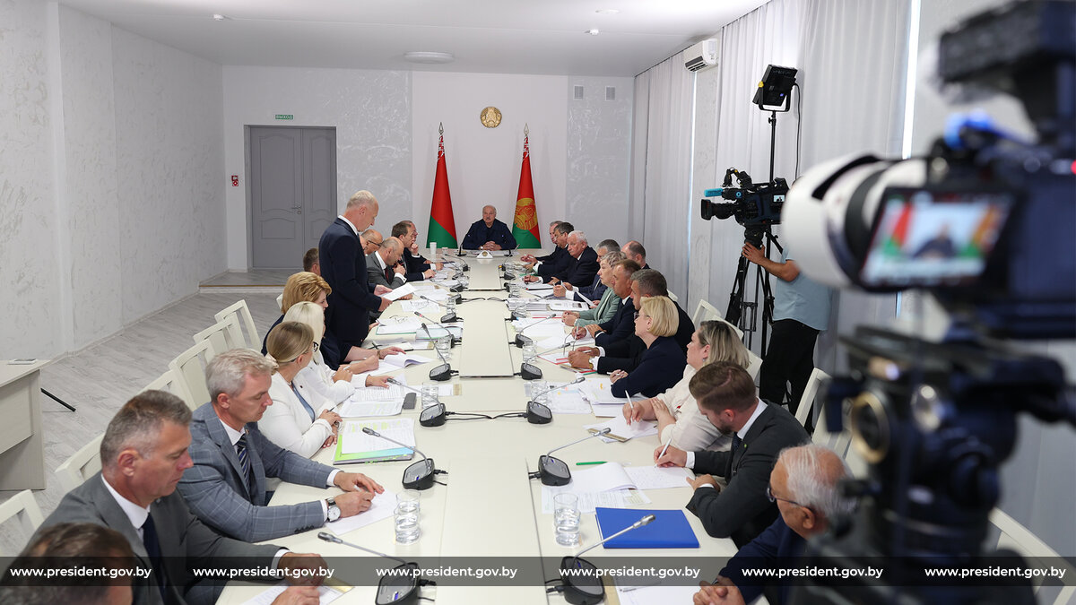 Лукашенко в Вилейском райисполкоме