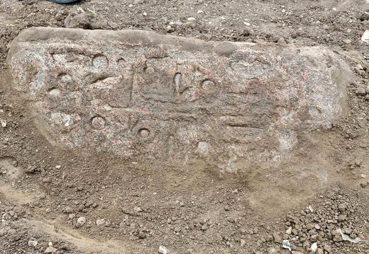 блок из розового гранита блок из розового гранита