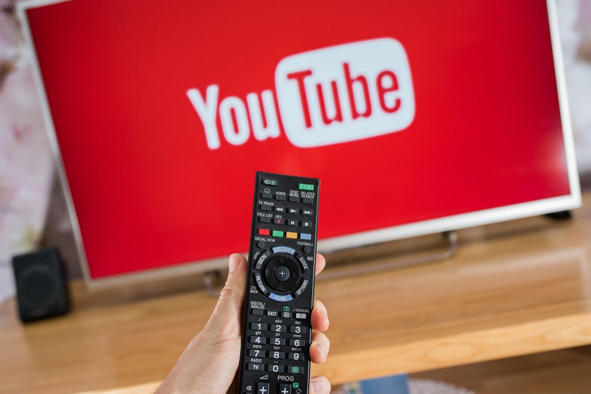 YouTube на телевизоре.jpg