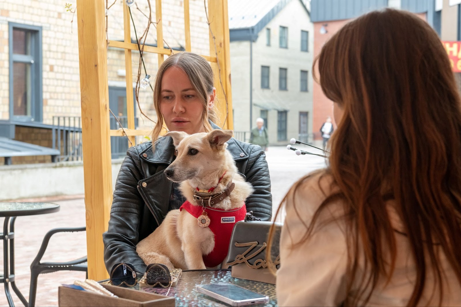 4-Художница и скульптор Анна Дыдышко и ее собака Мышка.jpg