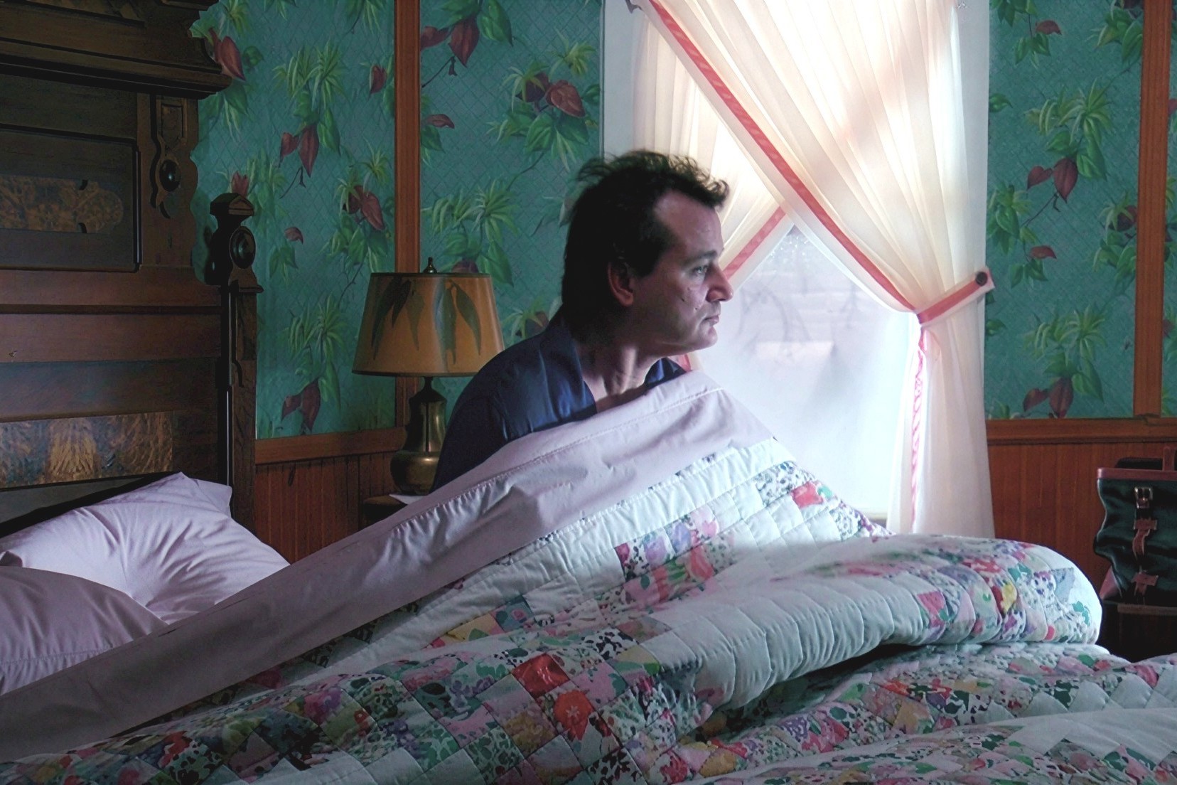 4-Сон на спине главный провокатор храпа и апноэ кадр из фильма День сурка.jpg