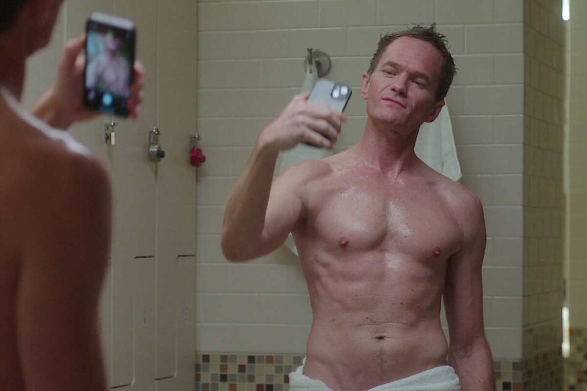 5-В моду у мужчин входит липоскульптура кадр из сериала Без пары.jpg