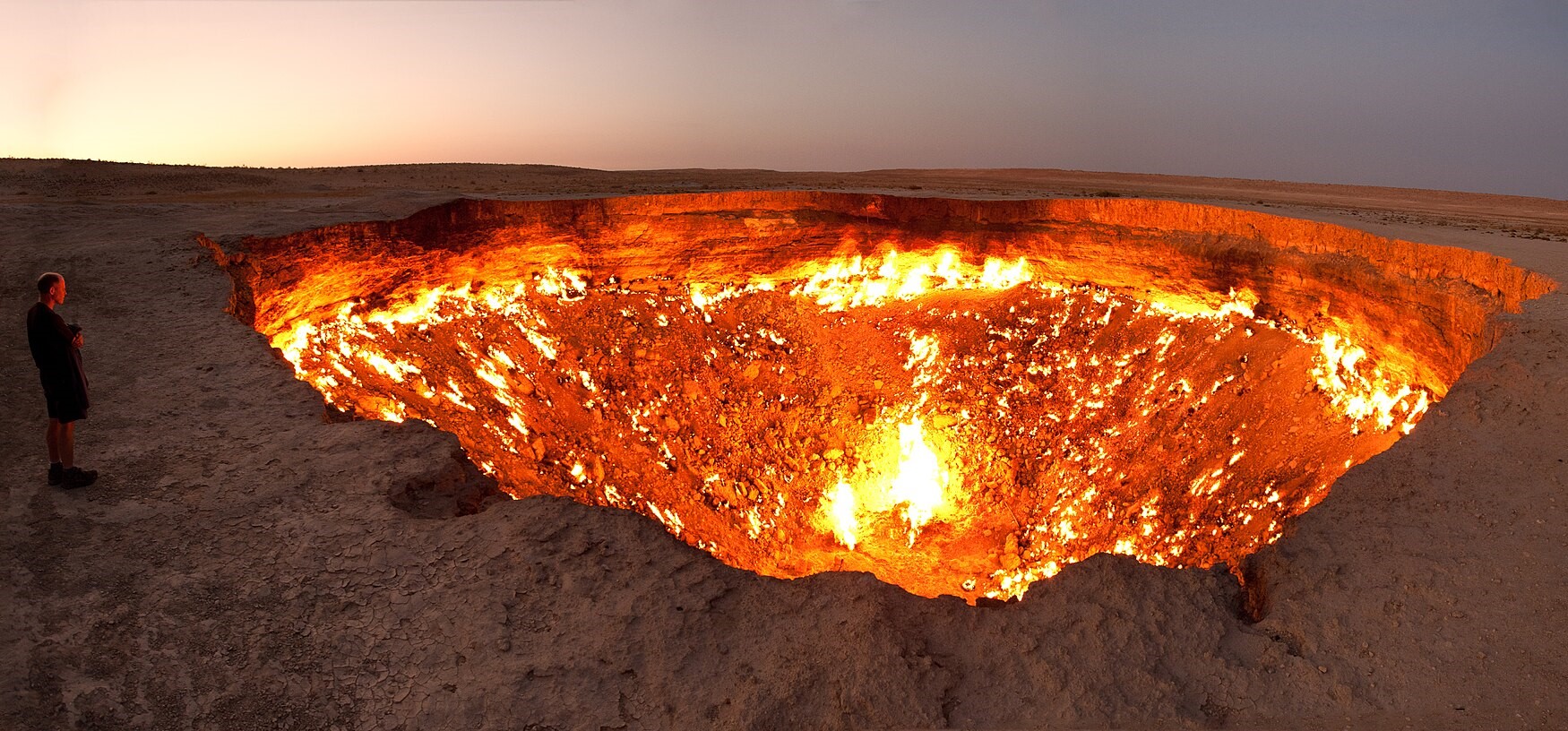 Darvasa_gas_crater_panorama.jpg