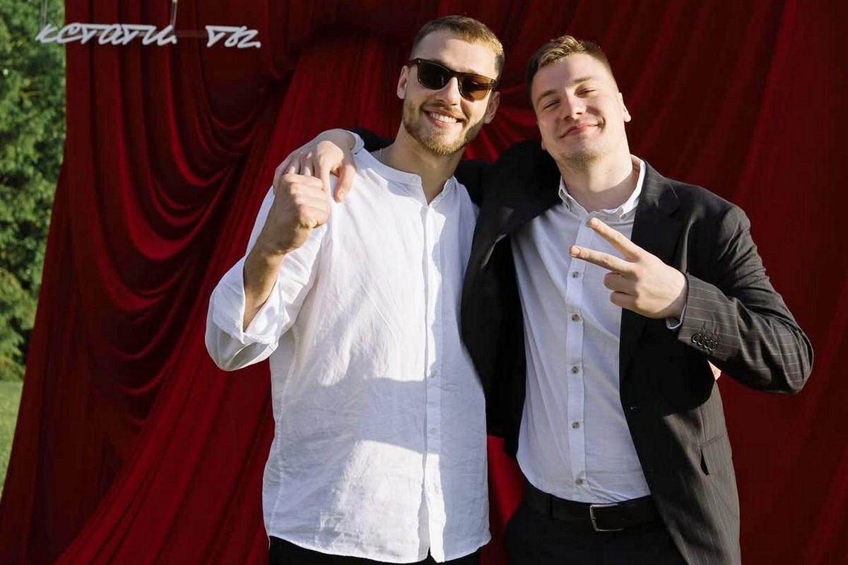 3-Игорь Белявский (слева) и Станислав Садовский.jpg