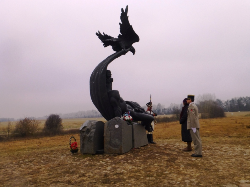 у памятника жертвам войны 1812 года, д.Студенка у памятника жертвам войны 1812 года, д.Студенка