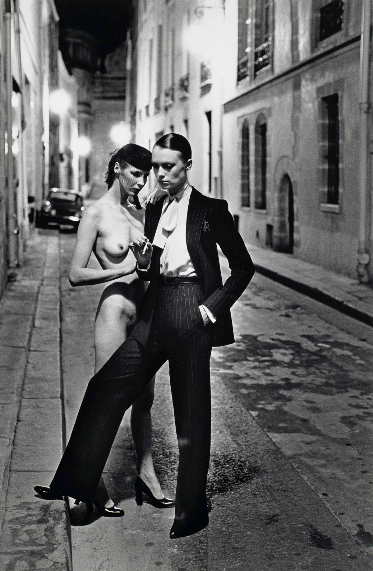 3-Фото Хельмута Ньютона Yves Saint Laurent Le Smoking 1975.jpg
