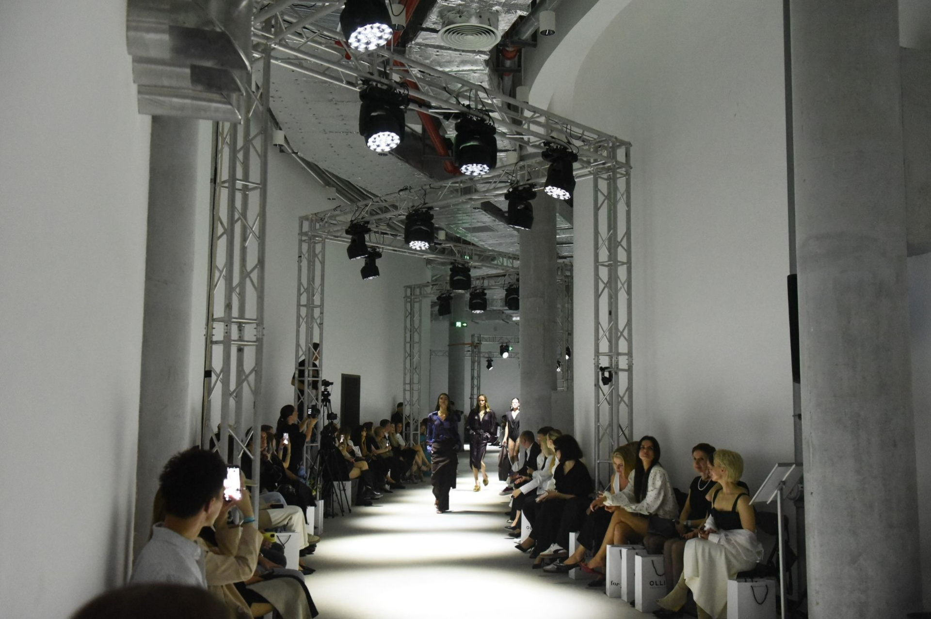 Красивый подиум, сильные коллекции и перформанс ZNWR. Каким получился Fashion Fabrique 3.0? Красивый подиум, сильные коллекции и перформанс ZNWR. Каким получился Fashion Fabrique 3.0?